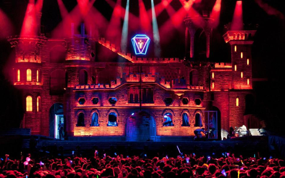 A castle takes the stage: Born this Way tour, designed by StuFish