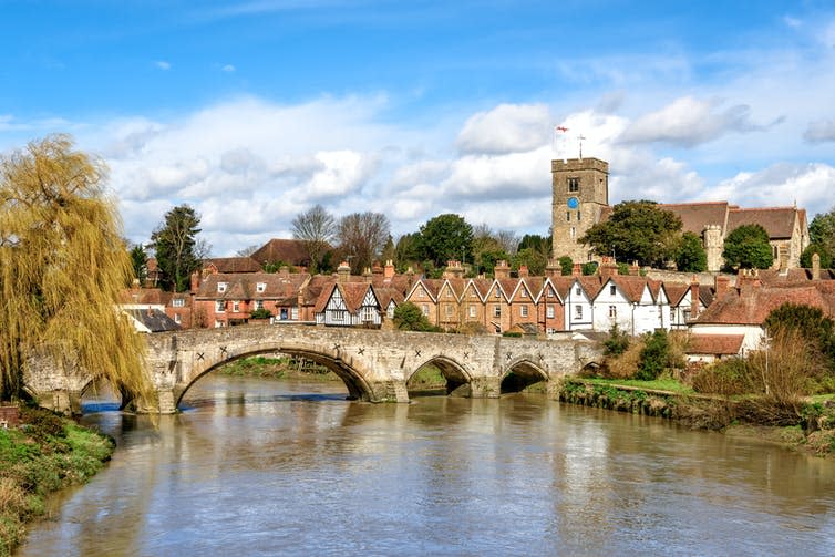 Image of Aylesford village in Kent, England with medieval bridge and church.
