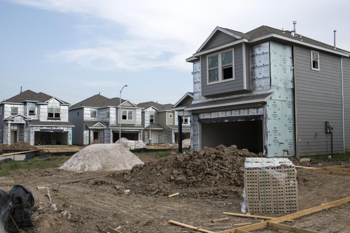 We’re still in a housing market slump—here’s how to negotiate a better deal with homebuilders