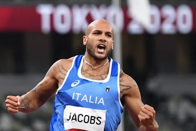 Lamont Marcell Jacobs, nouveau champion olympique du 100 m, célèbre sa victoire dimanche 1er août à Tokyo. (Photo: JEWEL SAMAD via AFP)