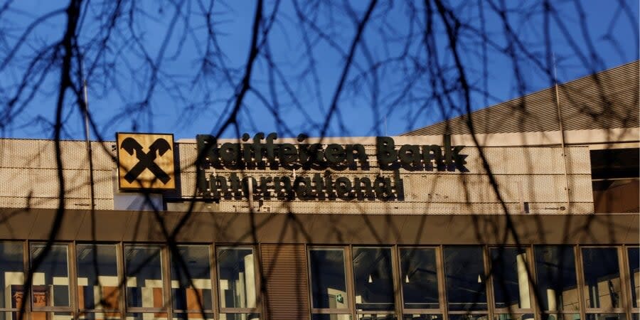 Raiffeisen Bank continues to work on the Russian market