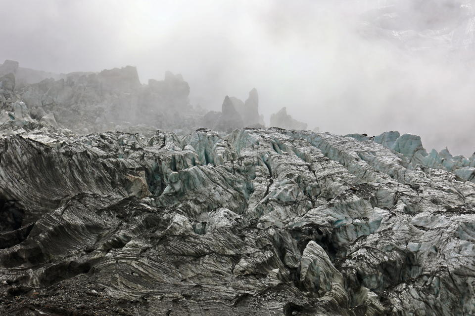 Le glacier Bionnassay, le plus petit glacier du Mont-Blanc, se rétrécit sous l’influence du réchauffement climatique, selon de nombreux scientifiques.