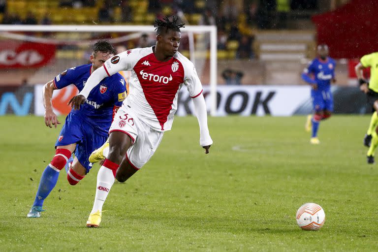 El suizo Breel Embolo jugando para el Mónaco de Francia