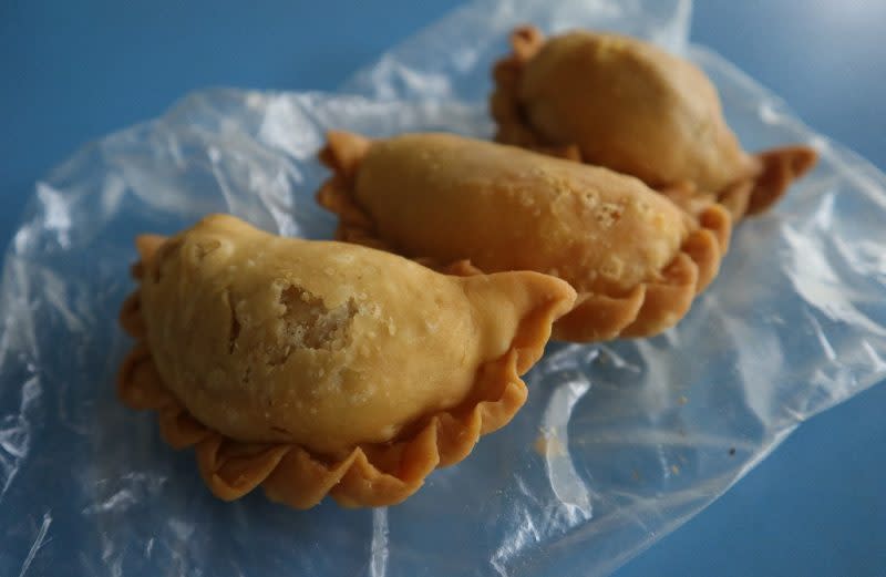 epok epok central - curry puff closeup