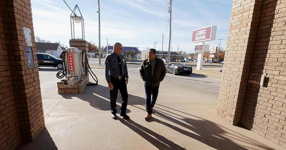 PHOTO: Bethany Police Dept. Chief John Reid speaks with ABC News’ John Quiñones at the car wash where he discovered Tiffany Johnston’s abandoned vehicle in July 1997. (ABC News)