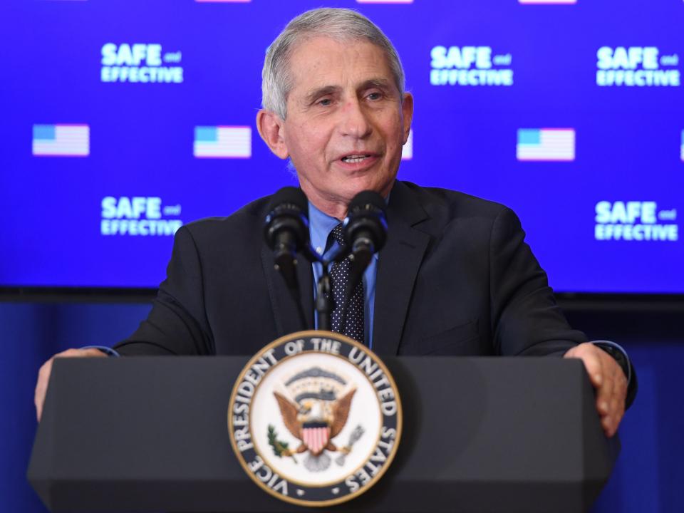 El Dr. Anthony Fauci habla el 18 de diciembre de 2020 en Washington, DC (SAUL LOEB/AFP via Getty Images)