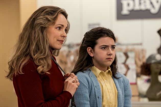 Rachel McAdams as Barbara Dimon and Abby Ryder Fortson as Margaret Simon in 