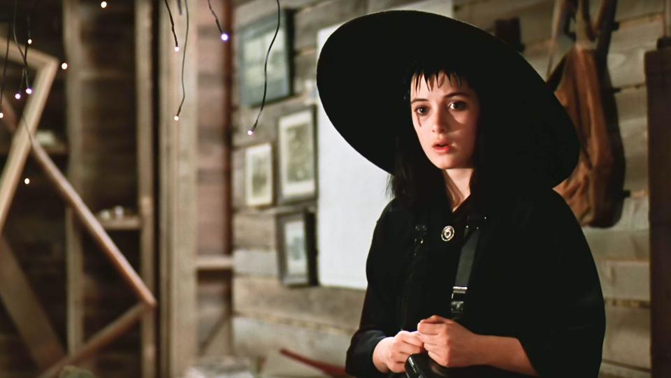 USA. Winona Ryder   in a scene from ©Warner Bros film: Beetlejuice (1988). Plot: The spirits of a deceased couple are harassed by an unbearable family that has moved into their home, and hire a malicious spirit to drive them out.  Ref: LMK110-J6576-090620 Supplied by LMKMEDIA. Editorial Only. Landmark Media is not the copyright owner of these Film or TV stills but provides a service only for recognised Media outlets. pictures@lmkmedia.com