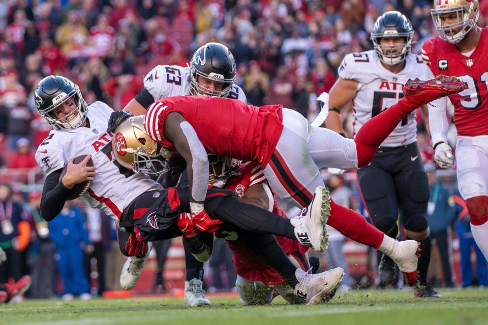 49ers safety Jaquiski Tartt tackles Falcons quarterback Matt Ryan.