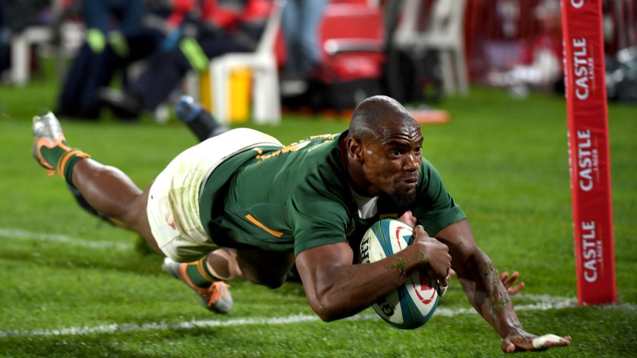  Makazole Mapimpi of the Springbok dives across the try line to score during The Rugby Championship match between South Africa and New Zealand. 