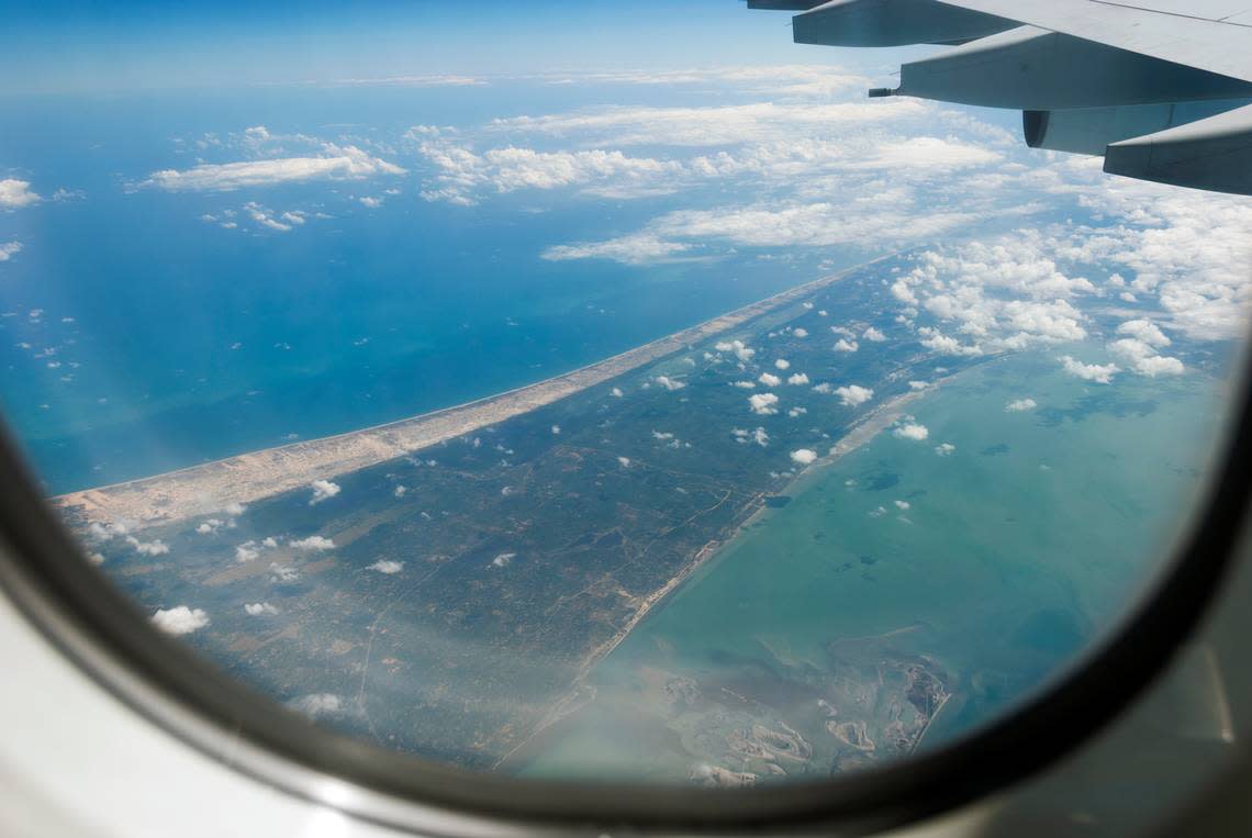 El verdadero motivo para poner el celular en modo avión cuando volamos. (Foto: Getty)