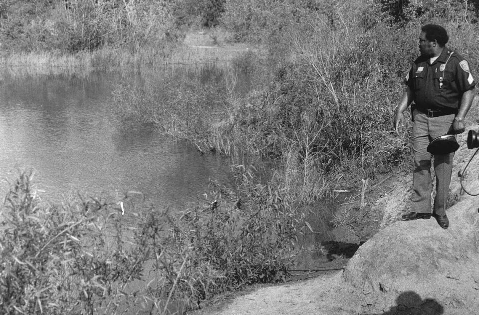 A Columbus police officer stands by the pit where Dawn Worth’s body was found in 1978.