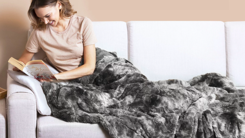 Best gifts for women: Faux fur blanket