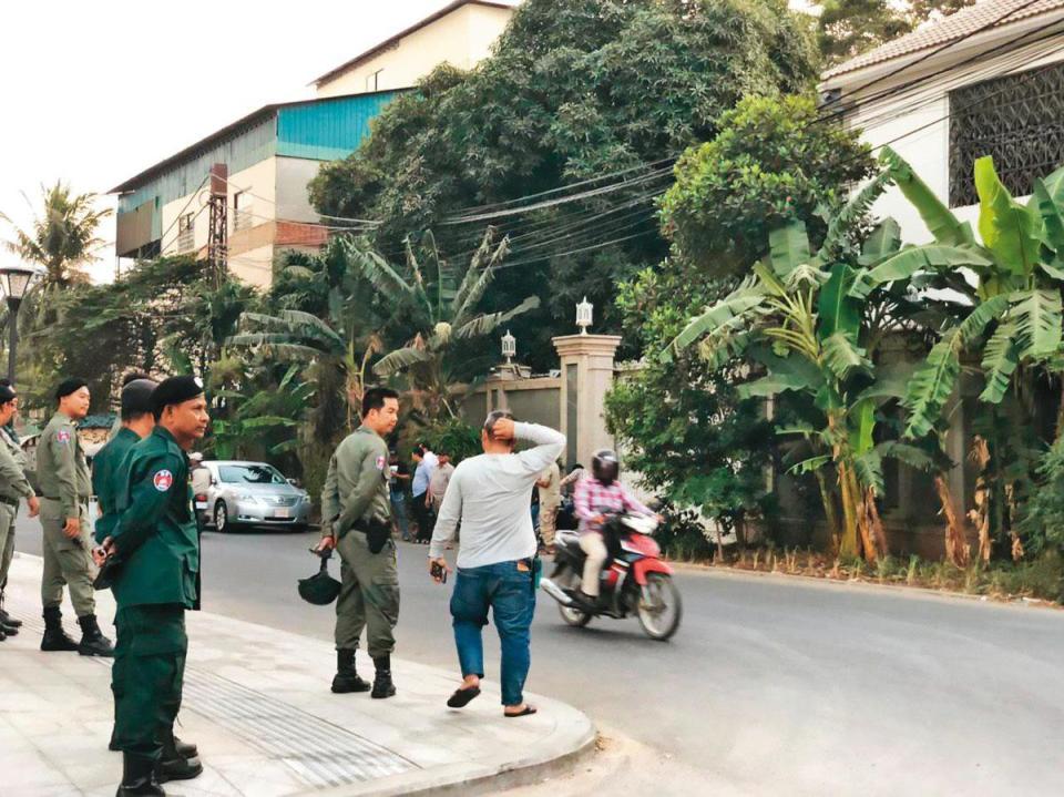 2019年3月，柬埔寨警方至皇家集團副總裁陳豐天的住家逮人，指控他涉毒品案。（翻攝FRESH NEWS）
