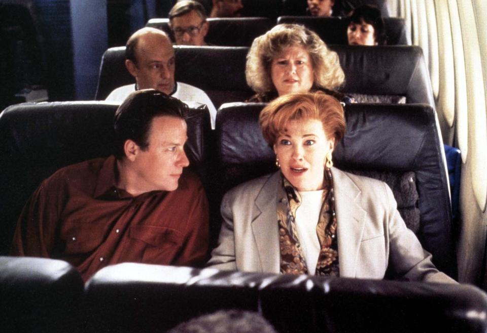 John Heard and Catherine O'Hara in Home Alone sitting on a plane