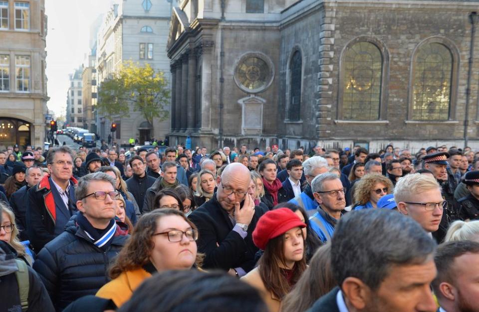 Asistentes a la vigilia celebrada en Londres. (PA)