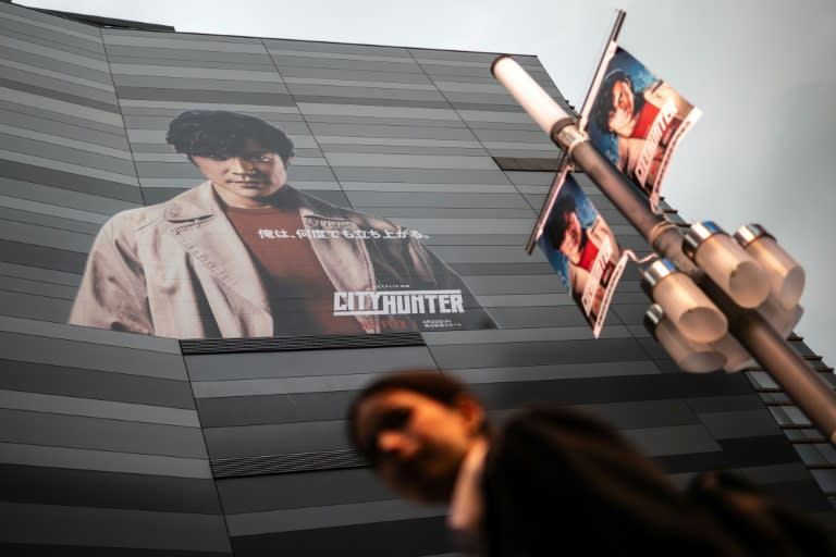 Une affiche géante pour le nouveau film "City Hunter" (Nicky Larson) de Netflix? le 23 avril 2024 à Tokyo (Philip FONG)