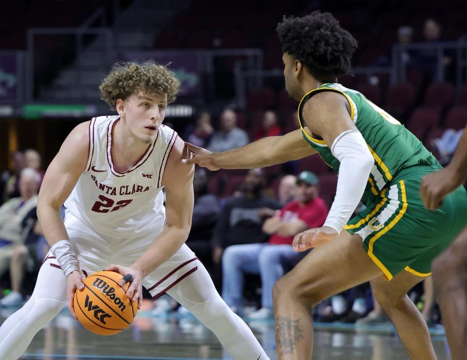 Sophomore Brandin Podziemski averaged 19.9 points and 8.8 rebounds for Santa Clara this season.