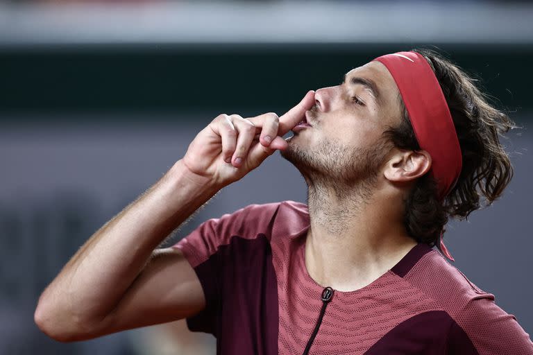 Taylor Fritz le ganó al francés Arthur Rinderknech y estalló de furia contra los fanáticos locales en Roland Garros.