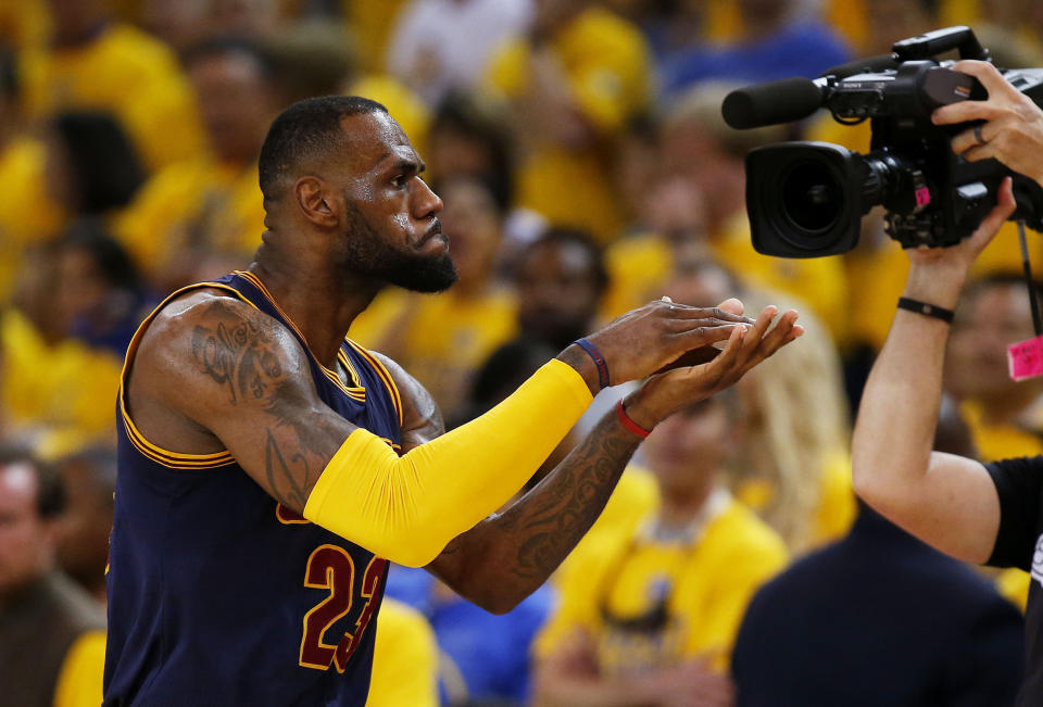 OAKLAND, CA - JUNE 07:  LeBron James #23 of the Cleveland Cavaliers celebrates in the fourth quarter against the Golden State Warriors during Game Two of the 2015 NBA Finals at ORACLE Arena on June 7, 2015 in Oakland, California. NOTE TO USER: User expressly acknowledges and agrees that, by downloading and or using this photograph, user is consenting to the terms and conditions of Getty Images License Agreement.  (Photo by Ezra Shaw/Getty Images)