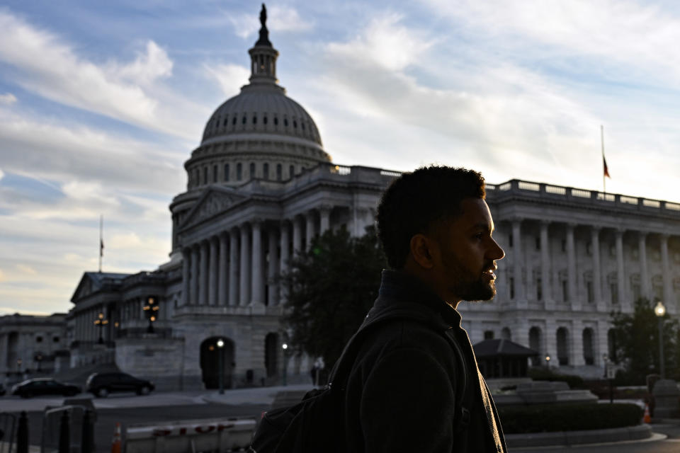 El representante electo Maxwell Frost (demócrata de Florida) fuera del Capitolio en Washington el 29 de noviembre de 2022. (Kenny Holston/The New York Times)