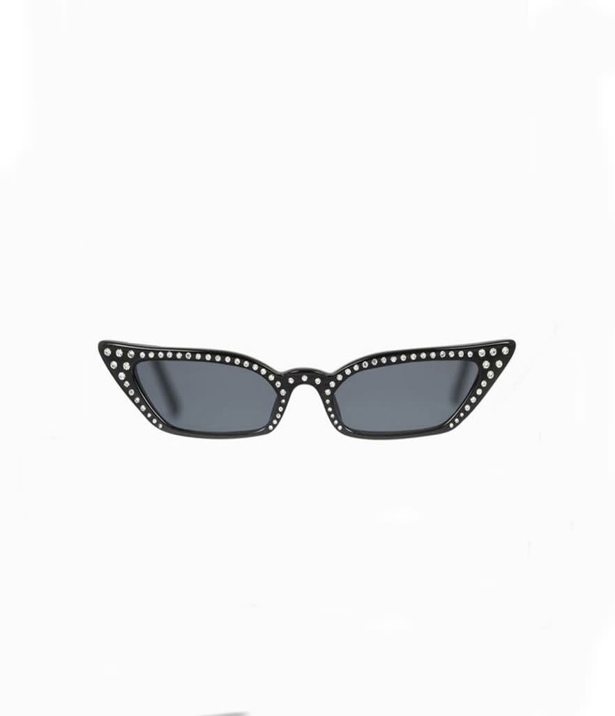 <p>Poppy Lissiman, Le Skinny Luxe, $120, <a rel="nofollow noopener" href="https://poppylissiman.com/products/sunglasses/le-skinny-luxe-black" target="_blank" data-ylk="slk:poppylissiman.com;elm:context_link;itc:0;sec:content-canvas" class="link ">poppylissiman.com</a> </p>