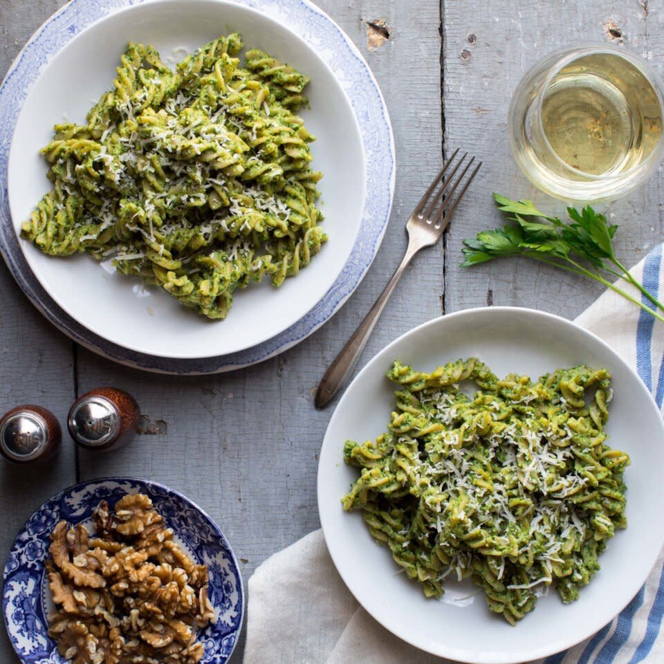 Pasta with Parsley-Walnut Pesto