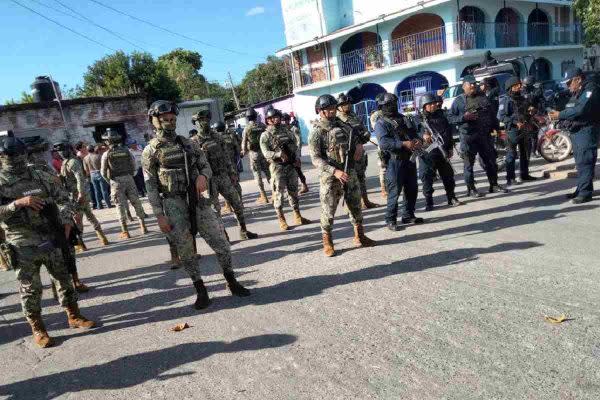 despliegue de militares en Santa María Mixtequilla, Oaxaca.
