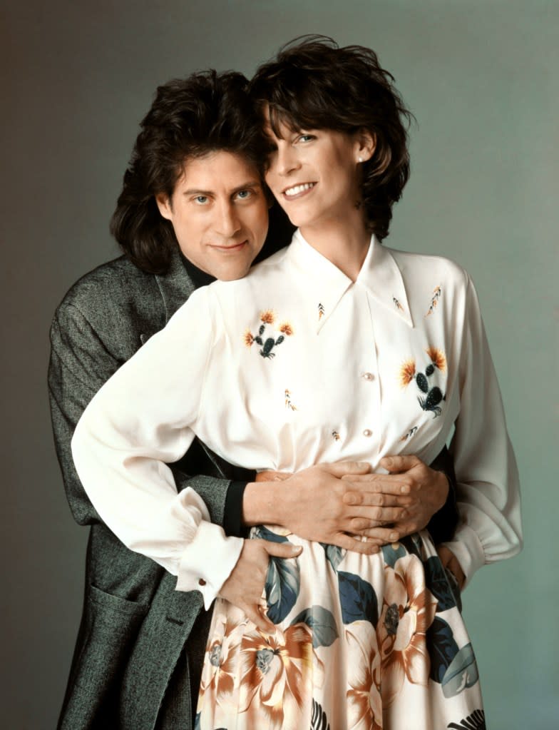 Lewis and Jamie Lee Curtis pose for Season 1 of “Anything but Love” in 1989. ©20thCentFox/Courtesy Everett Collection