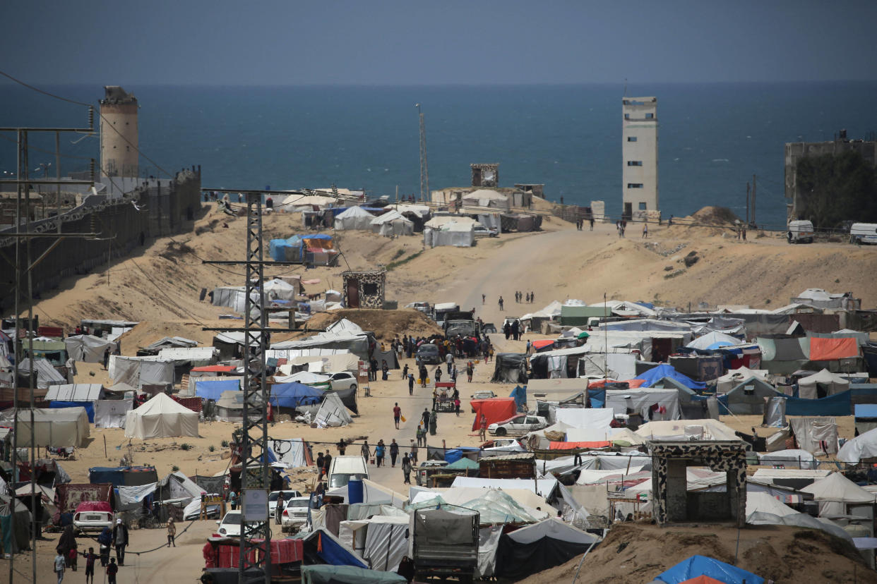 Dans un camp de déplacés à Rafah, dans le sud de la bande de Gaza, près de la frontière égyptienne, le 28 avril 2024.