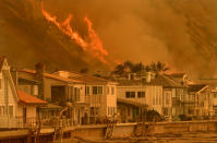 <p>The Thomas Fire reaches the Northbound 101 freeway north of Ventura Wednesday threatening beachfront homes on December 6, 2017 in Ventura, Calif. (Photo: Wally Skalij/Los Angeles Times via Getty Images) </p>