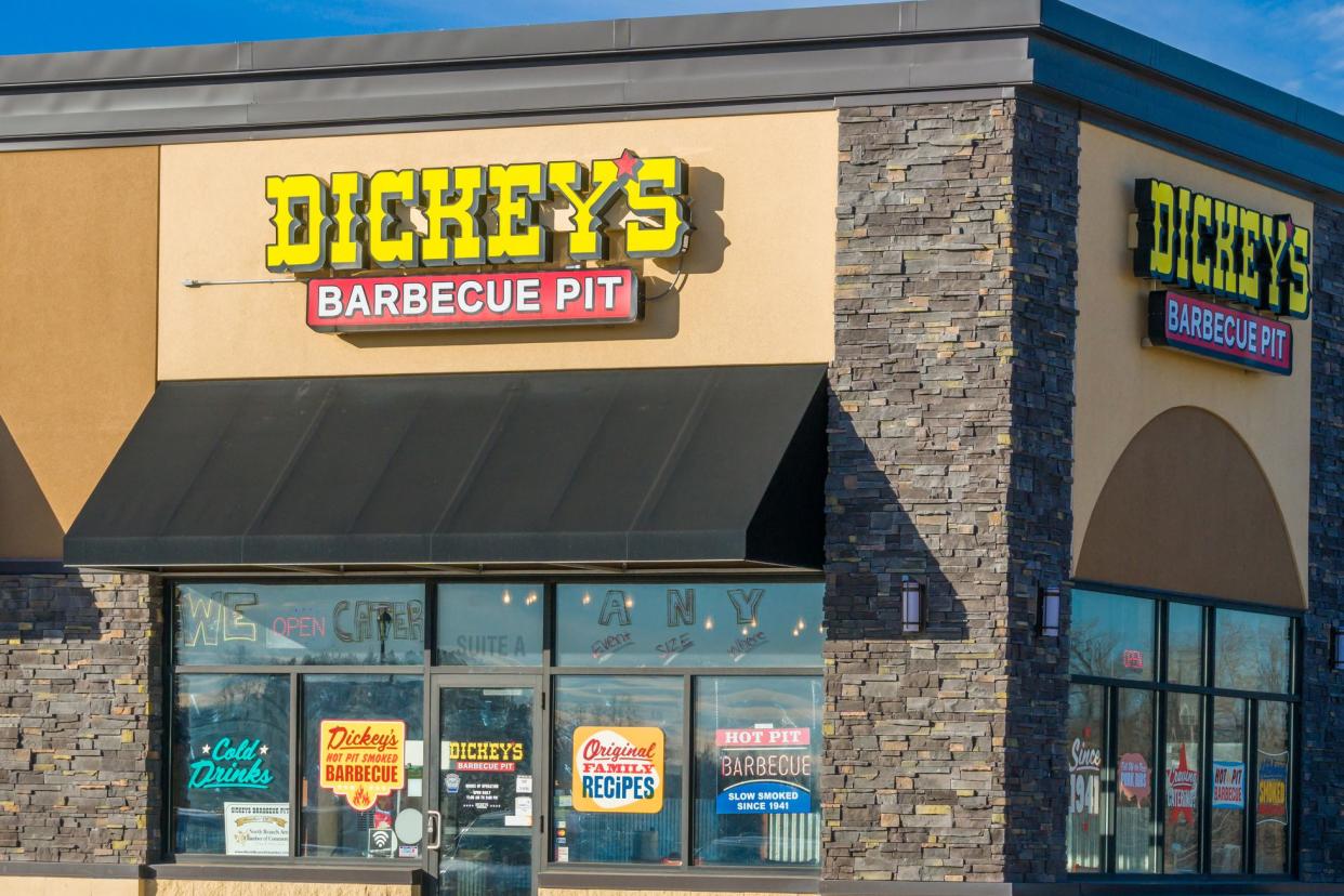 Dickey's Barbercue Pit restaurant exterior