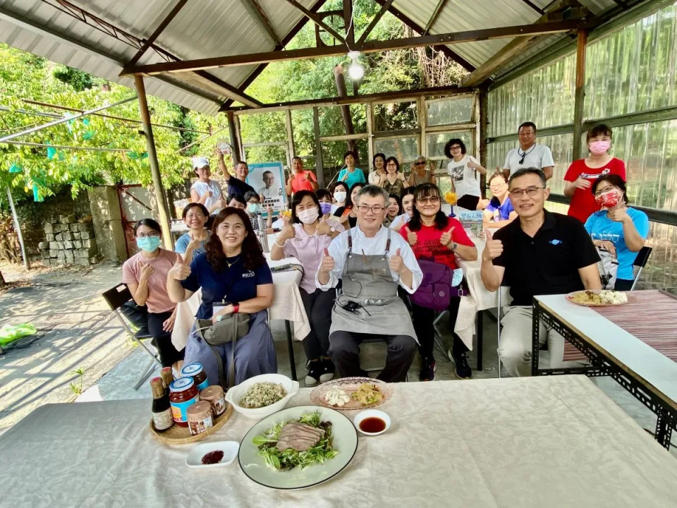 名廚林祺豐透過料理跟學員說眷村文化。（圖：溫蘭魁攝）