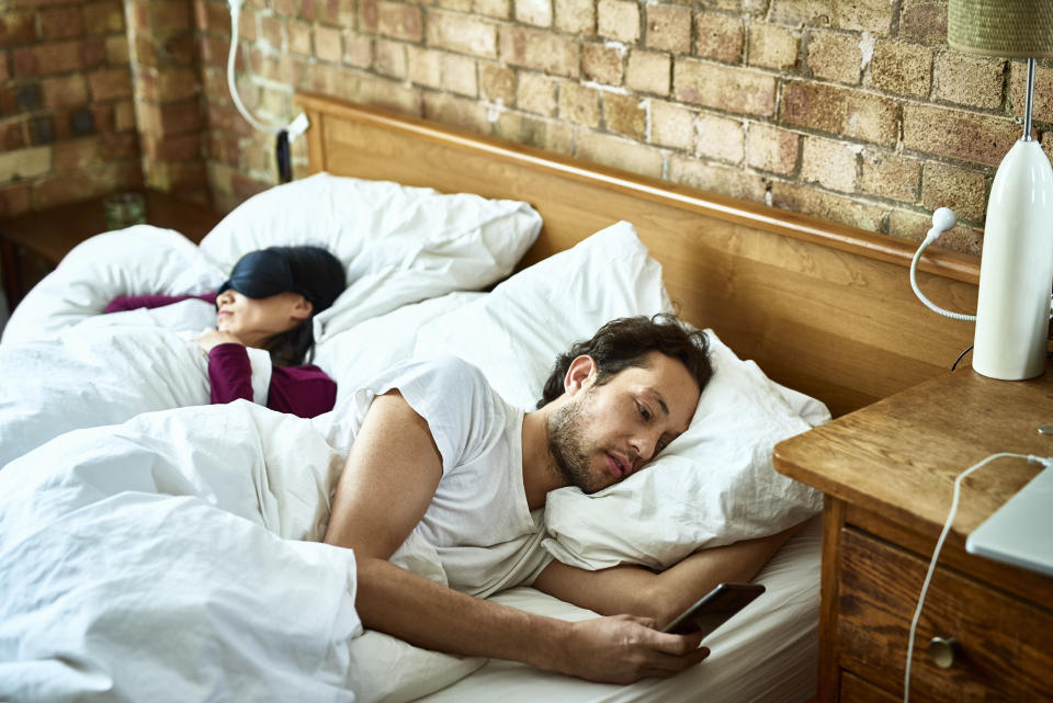Making your bedroom a phone-free zone can be a helpful tactic. (Photo: 10'000 Hours via Getty Images)