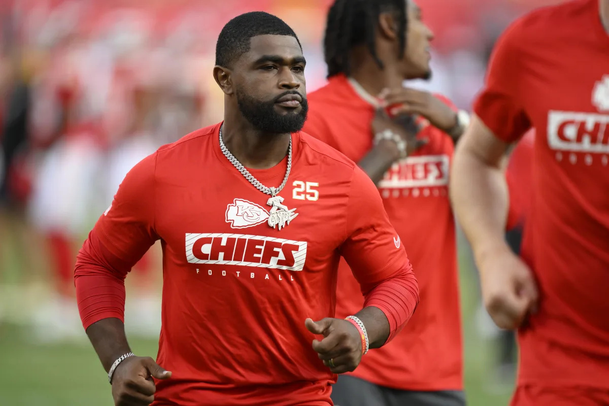 Chiefs RB Clyde Edwards-Helaire to miss 4 games, placed on non-football illness list - Yahoo Sports