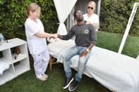 <p>Being a celebrity is <em>such</em> hard work! Kevin Hart enjoyed some pampering at the launch of the Barclays Uber Visa Card in Hollywood. (Photo: Getty Images) </p>