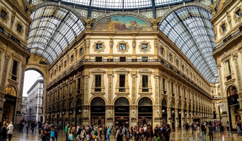艾曼紐二世迴廊是玻璃帷幕大型購物商城的先驅，至今仍是米蘭重要的名品購物商場。（圖／Pablo Fernández@Flickr）