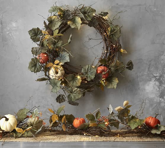 Lit Natural Pumpkin Wreath & Garland