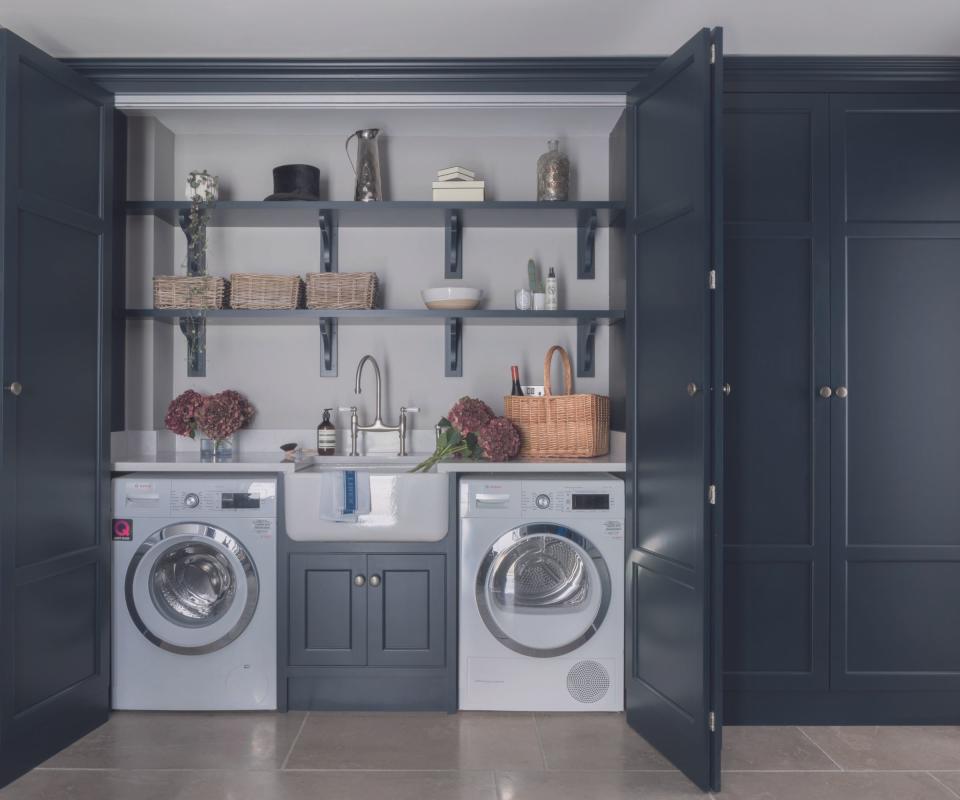 Laundry room in dark blue