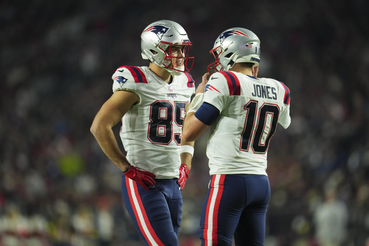 Hunter Henry #85 of the New England Patriots speaks with Mac Jones #10 