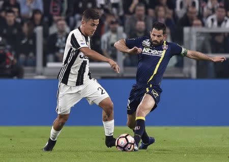 Football Soccer - Juventus v Chievo Verona - Italian Serie A - Juventus Stadium, Turin, Italy - 8/04/17 Juventus' Paulo Dybala and Chievo Verona's Sergio Pellissier in action. REUTERS/Giorgio Perottino