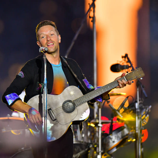 Chris Martin actuando con Coldplay credit:Bang Showbiz