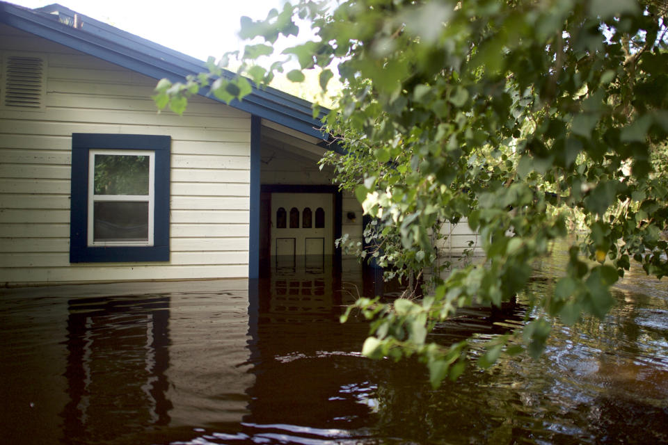 Flood waters engulf a house after Hurricane Irma in Jacksonville, Florida, U.S. September 12, 2017. Picture taken September 12, 2017. REUTERS/Mark Makela