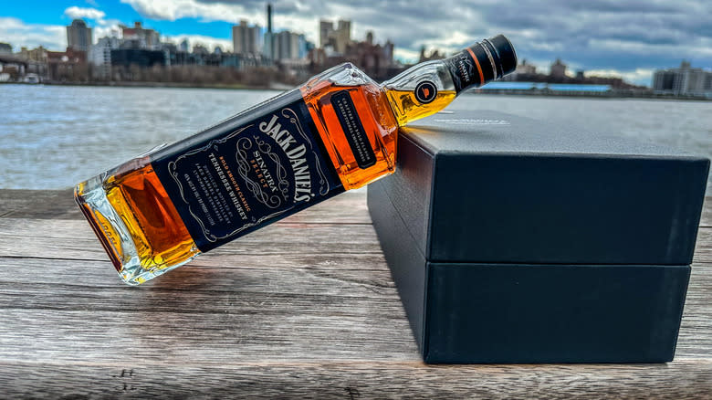 Jack Daniel's bottle and box