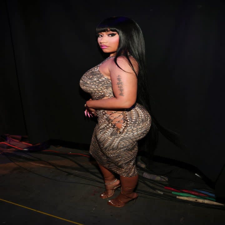 Nicki in a body-conscious dress with side lace-ups