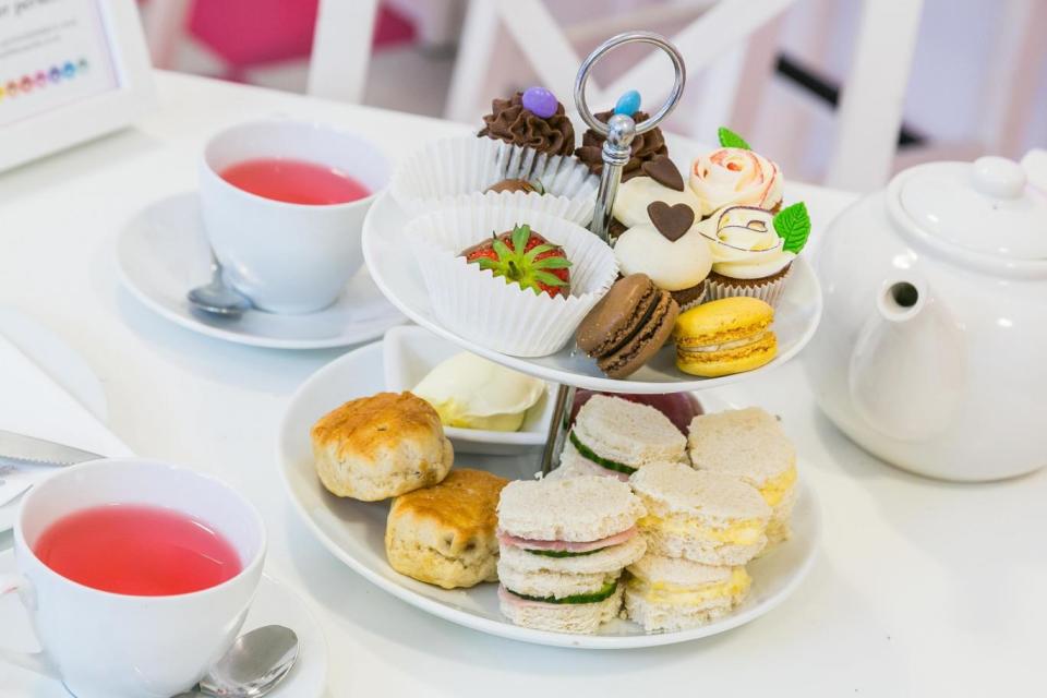 Cute: Hey Little Cupcake’s tea platter