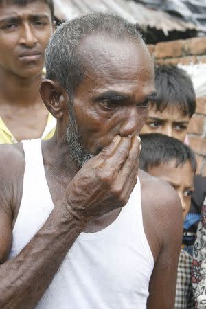 Abbas weeps as he speaks about his missing son-in-law, in Teknaf, Bangladesh May 30, 2015. REUTERS/Rafiqur Rahman