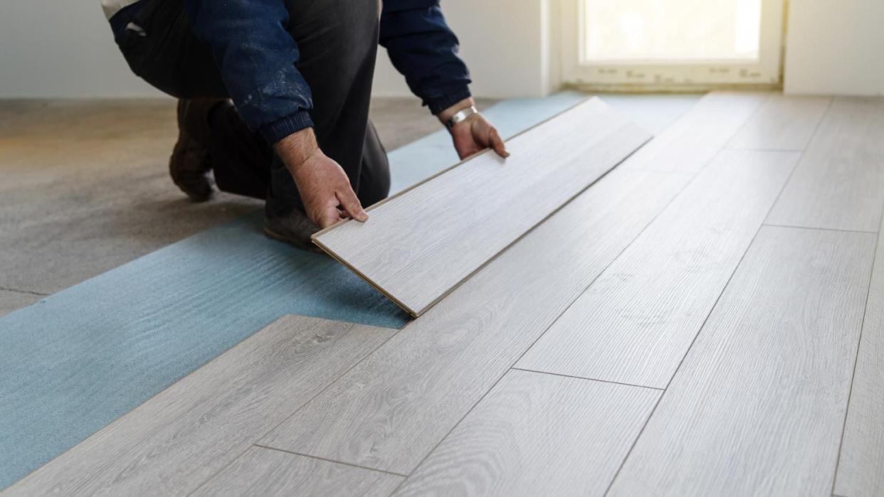 Worker doing laminate floor work