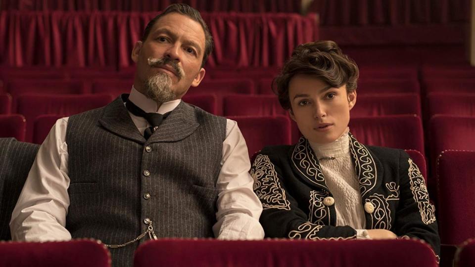 Ein unkonventionelles Ehepaar: Willy (Dominic West) und Colette (Keira Knightley). (Bild: DCM Film Distribution)