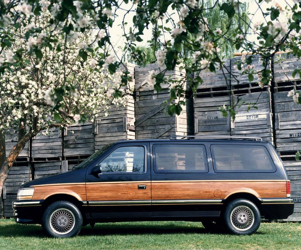 chrysler town and country 2